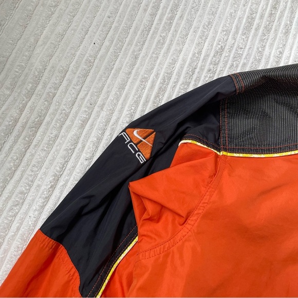 Vintage Nike ACG Two-Tone Packable Windbreaker Jacket - Picture 3 of 10
